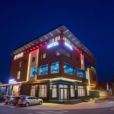 Garnet Hotel & Event Centar Ruma Exterior photo