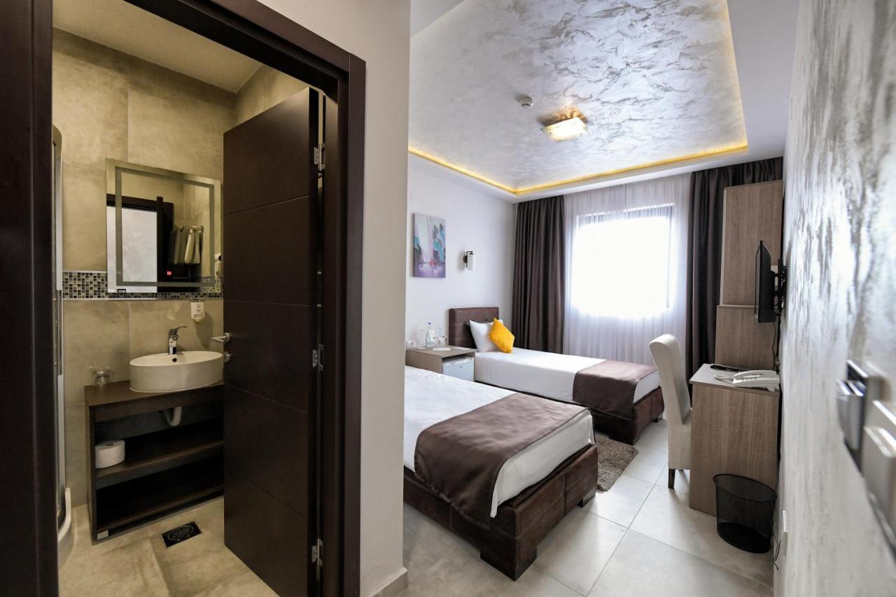 Garnet Hotel & Event Centar Ruma Exterior photo