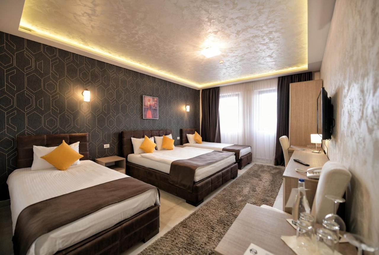 Garnet Hotel & Event Centar Ruma Exterior photo