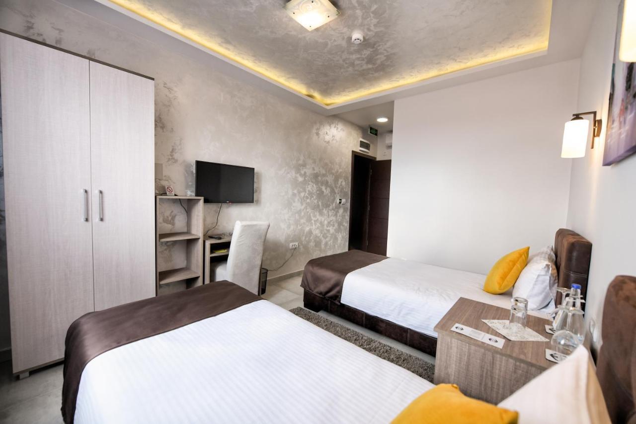 Garnet Hotel & Event Centar Ruma Exterior photo