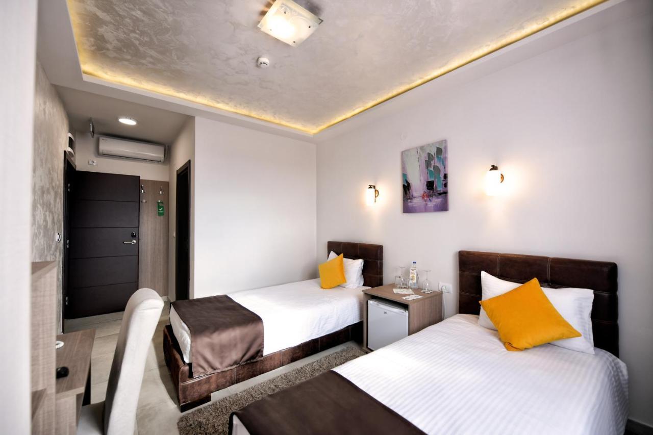Garnet Hotel & Event Centar Ruma Exterior photo