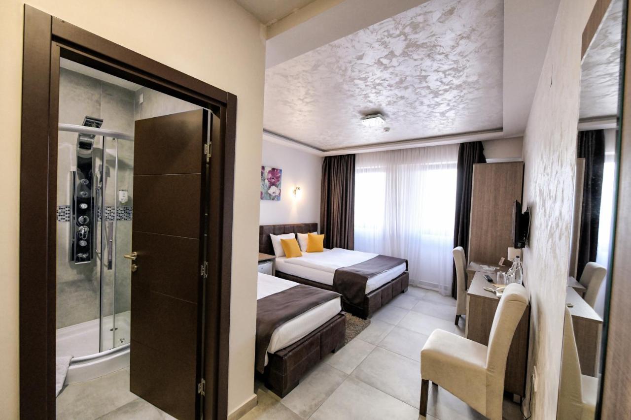 Garnet Hotel & Event Centar Ruma Exterior photo