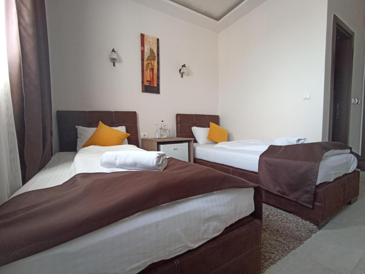 Garnet Hotel & Event Centar Ruma Exterior photo