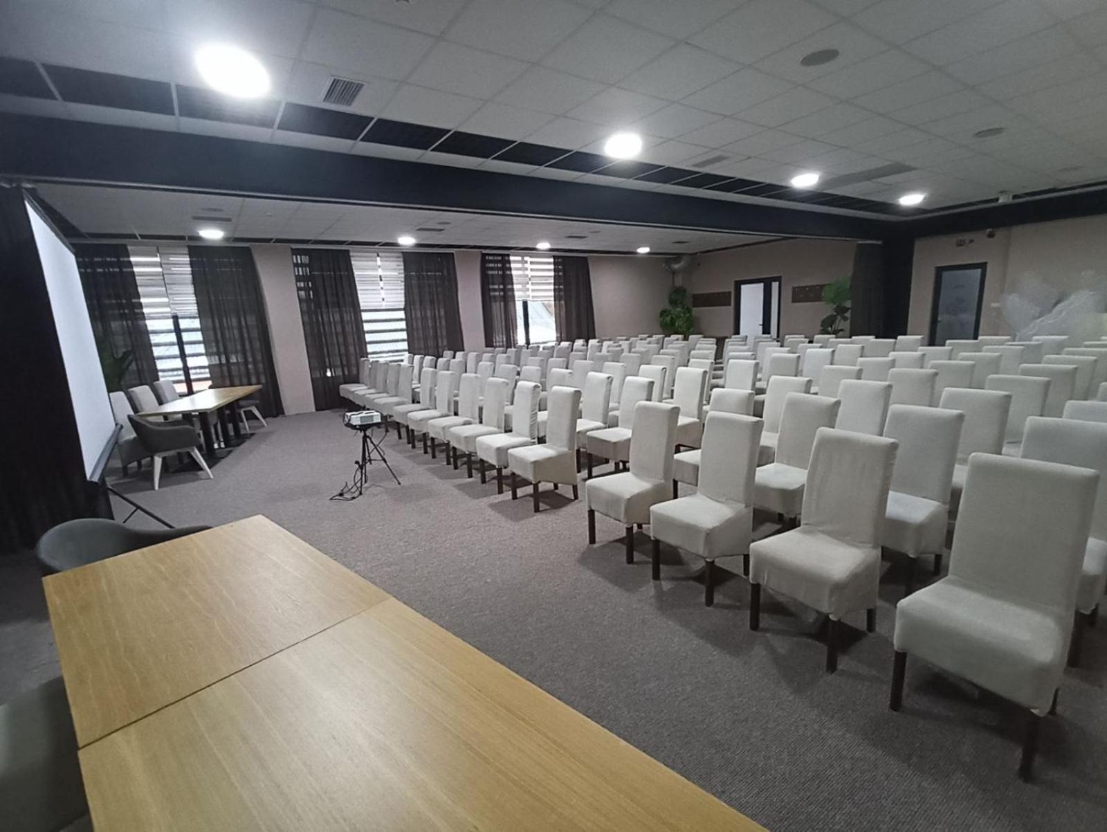 Garnet Hotel & Event Centar Ruma Exterior photo