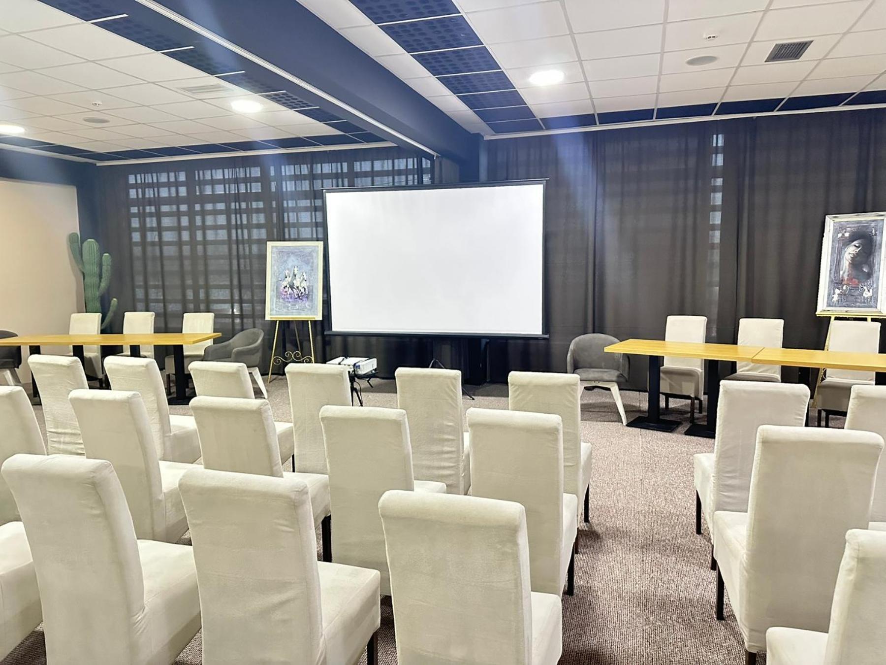 Garnet Hotel & Event Centar Ruma Exterior photo