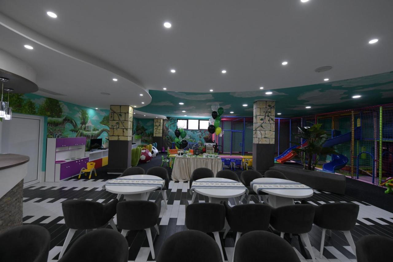 Garnet Hotel & Event Centar Ruma Exterior photo