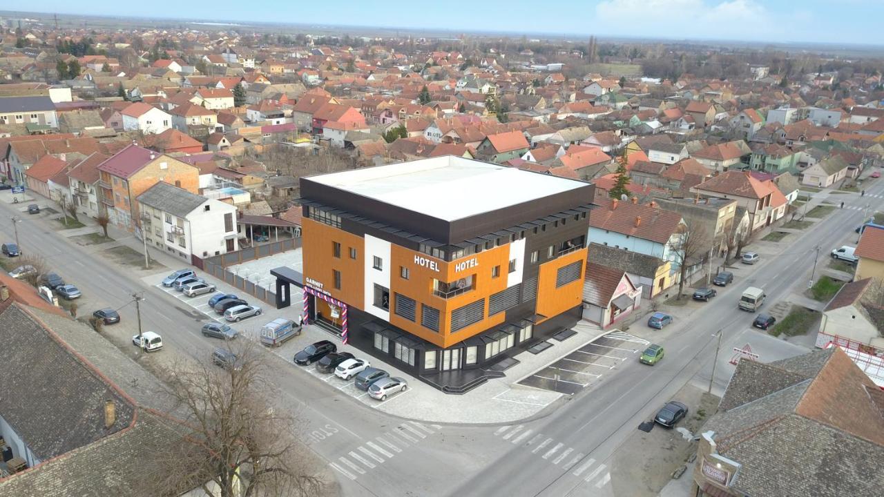 Garnet Hotel & Event Centar Ruma Exterior photo